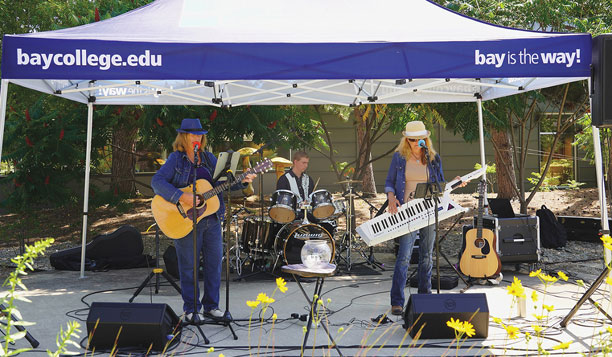 Reflections performing at Lunchtime Live in 2024