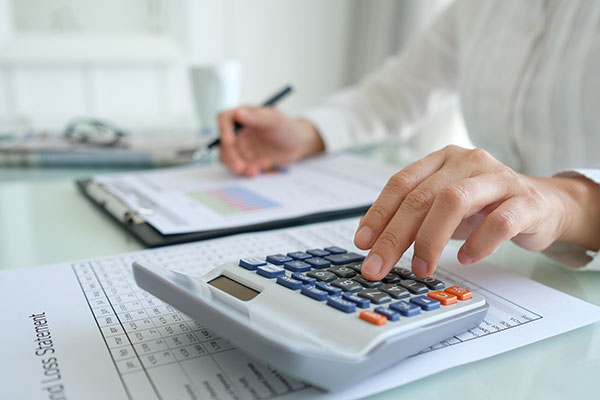 Financial accountant auditing